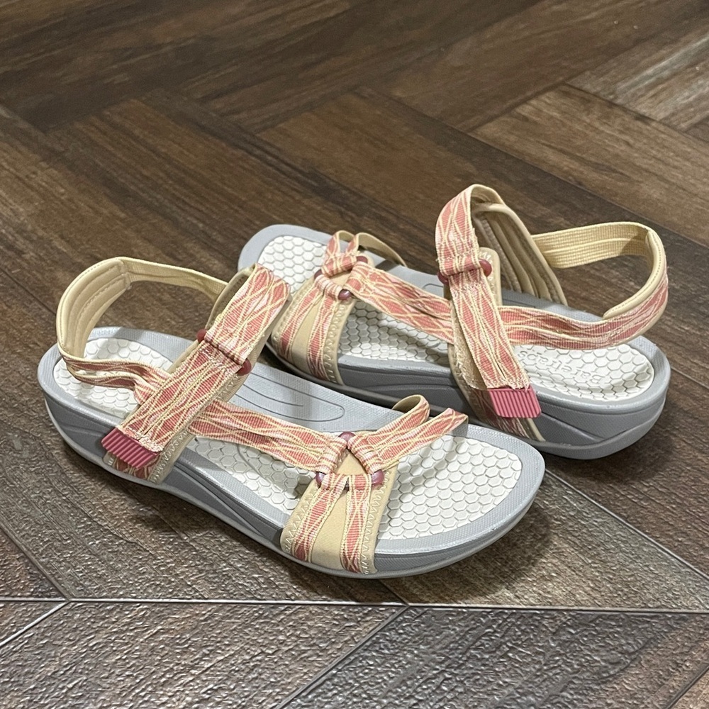 Baretraps Women’s Sport Sandals 7.5 Outdoor Water Shoes Pink/Tan Active Comfort
